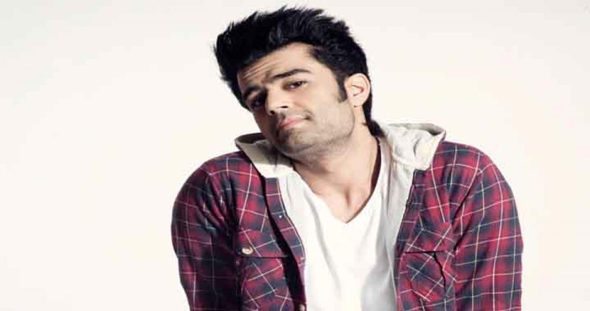 Manish Paul learns to play the guitar